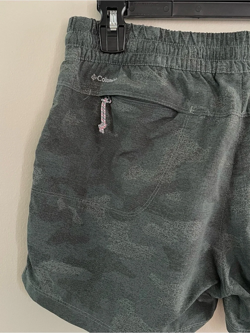 Columbia 100% Nylon 4” Mid rise Cargo Hiking Shorts - green camo - 4